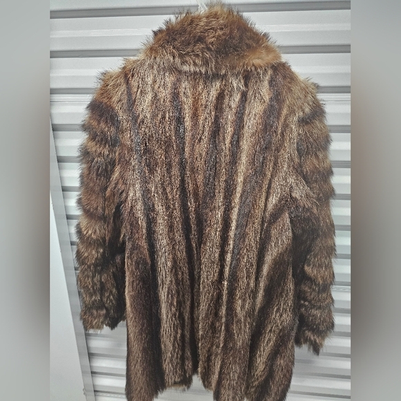 REAL FUR 100% BEAUTIFUL CANADIAN RACCOON FUR COAT SIZE L/ XLARGE - Picture 2 of 6